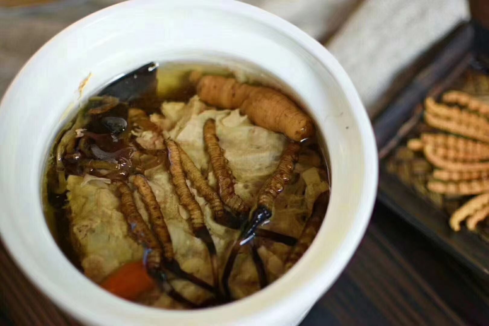 冬蟲夏草怎么食用？