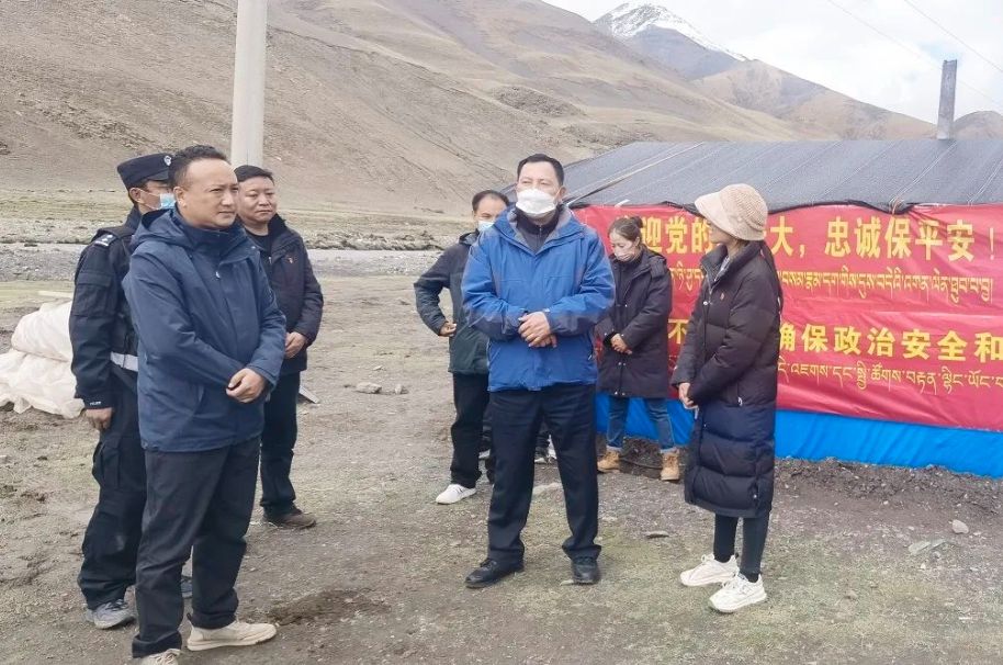 比如縣蟲草采集督導三組深入蟲草采集點開展督查